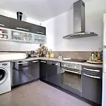 Tres Bel Appartement Contemporain Et Calme