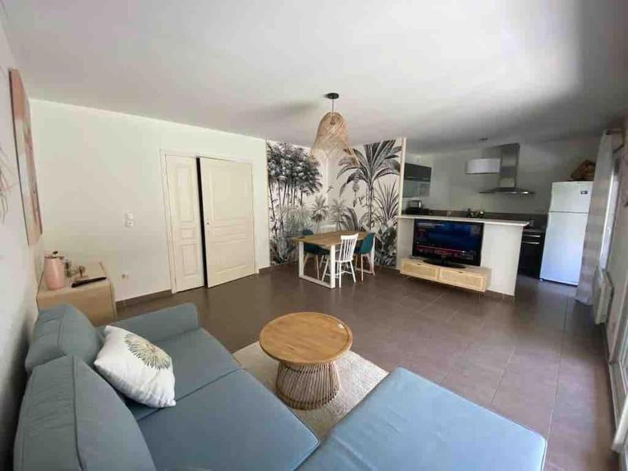 Apartment Tres Bel Contemporain Et Calme Fréjus